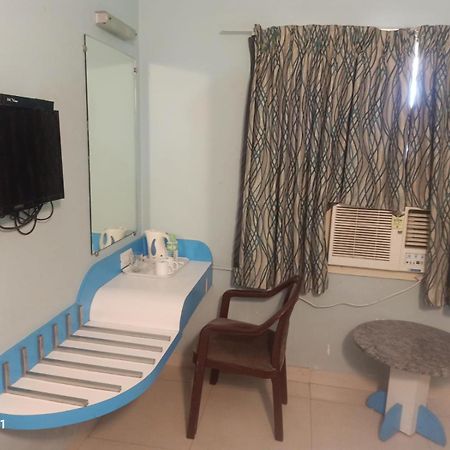 Hotel Pandian Madras Buitenkant foto