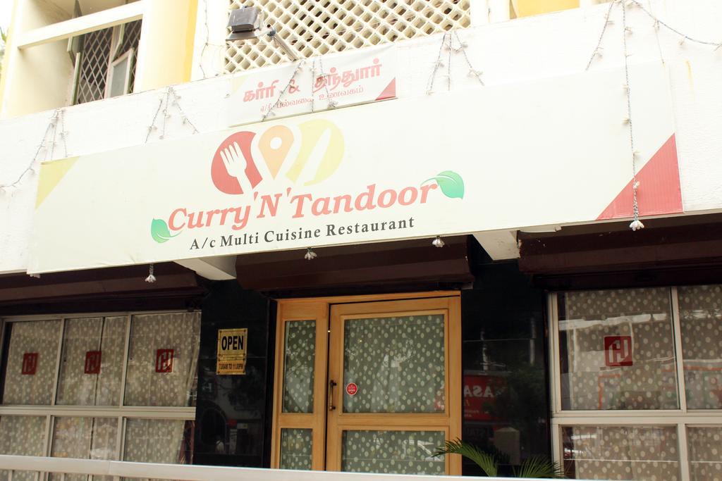 Hotel Pandian Madras Buitenkant foto