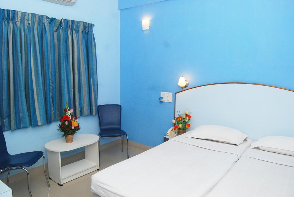 Hotel Pandian Madras Buitenkant foto