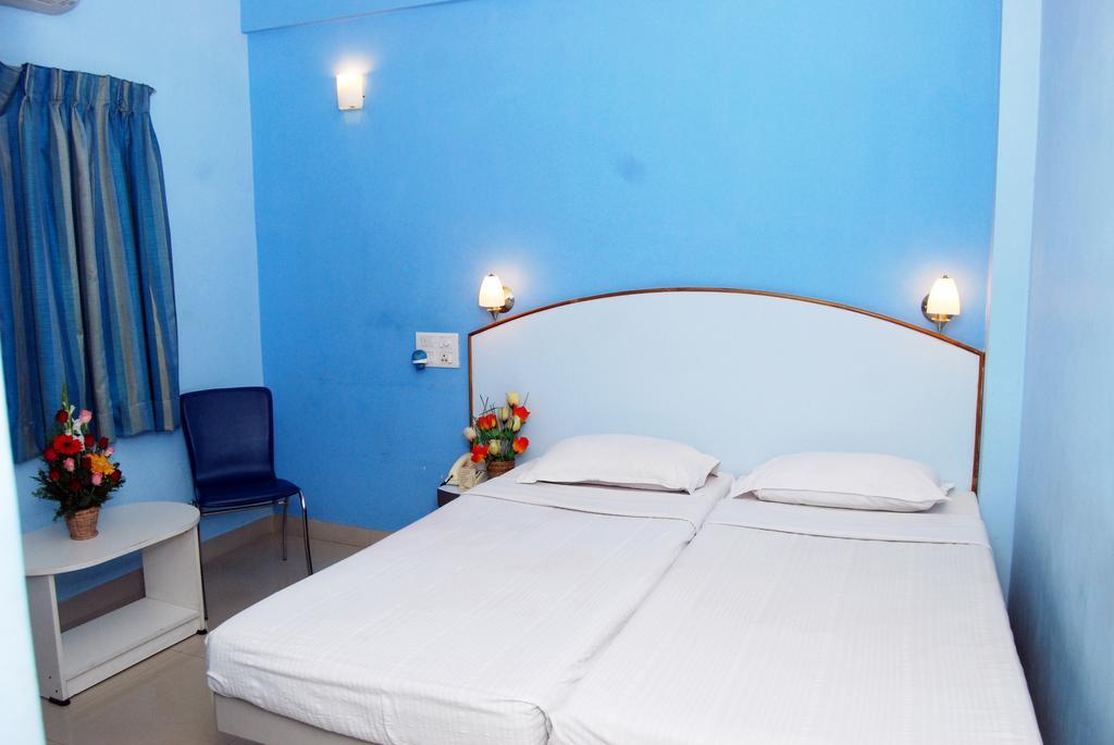 Hotel Pandian Madras Buitenkant foto