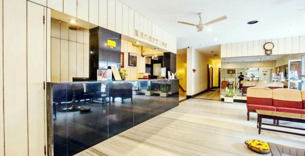 Hotel Pandian Madras Buitenkant foto