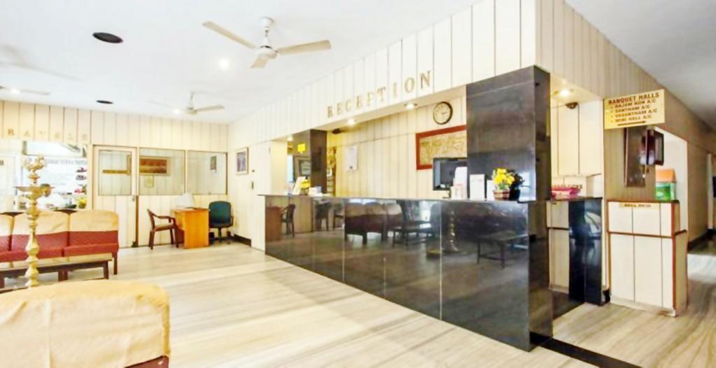 Hotel Pandian Madras Buitenkant foto