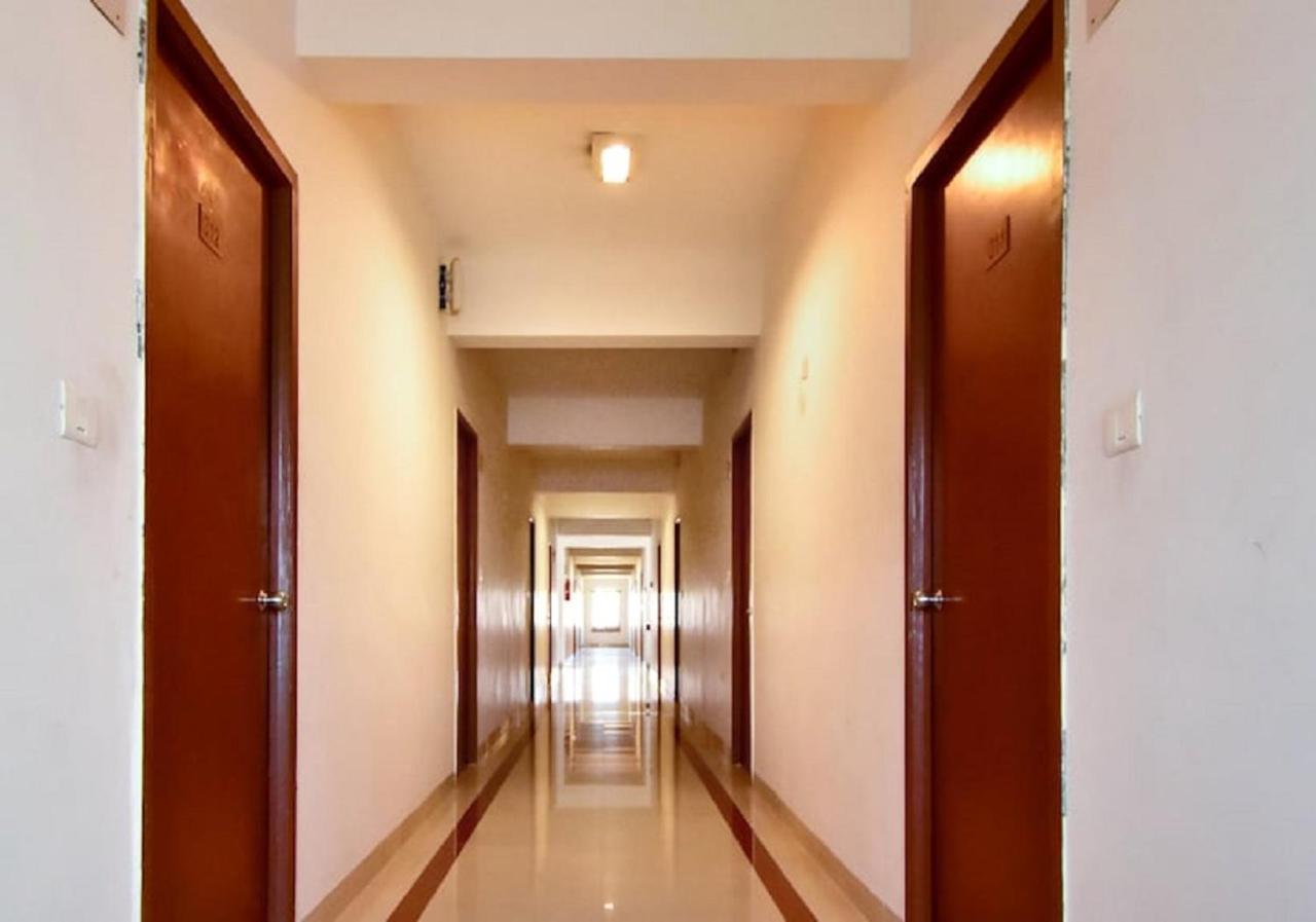 Hotel Pandian Madras Buitenkant foto