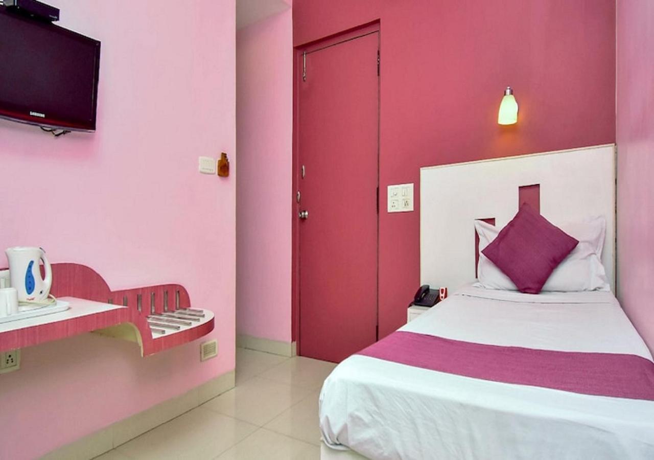 Hotel Pandian Madras Buitenkant foto