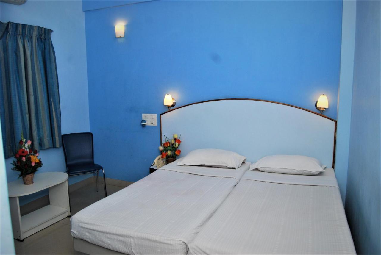 Hotel Pandian Madras Buitenkant foto