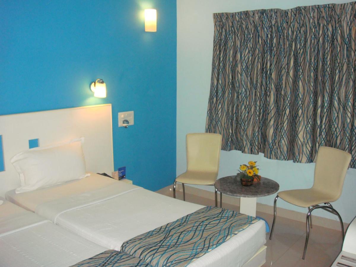 Hotel Pandian Madras Buitenkant foto