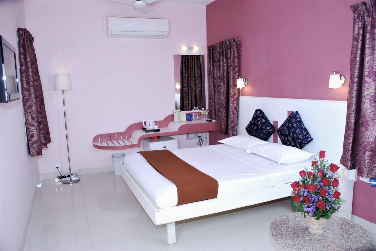 Hotel Pandian Madras Buitenkant foto
