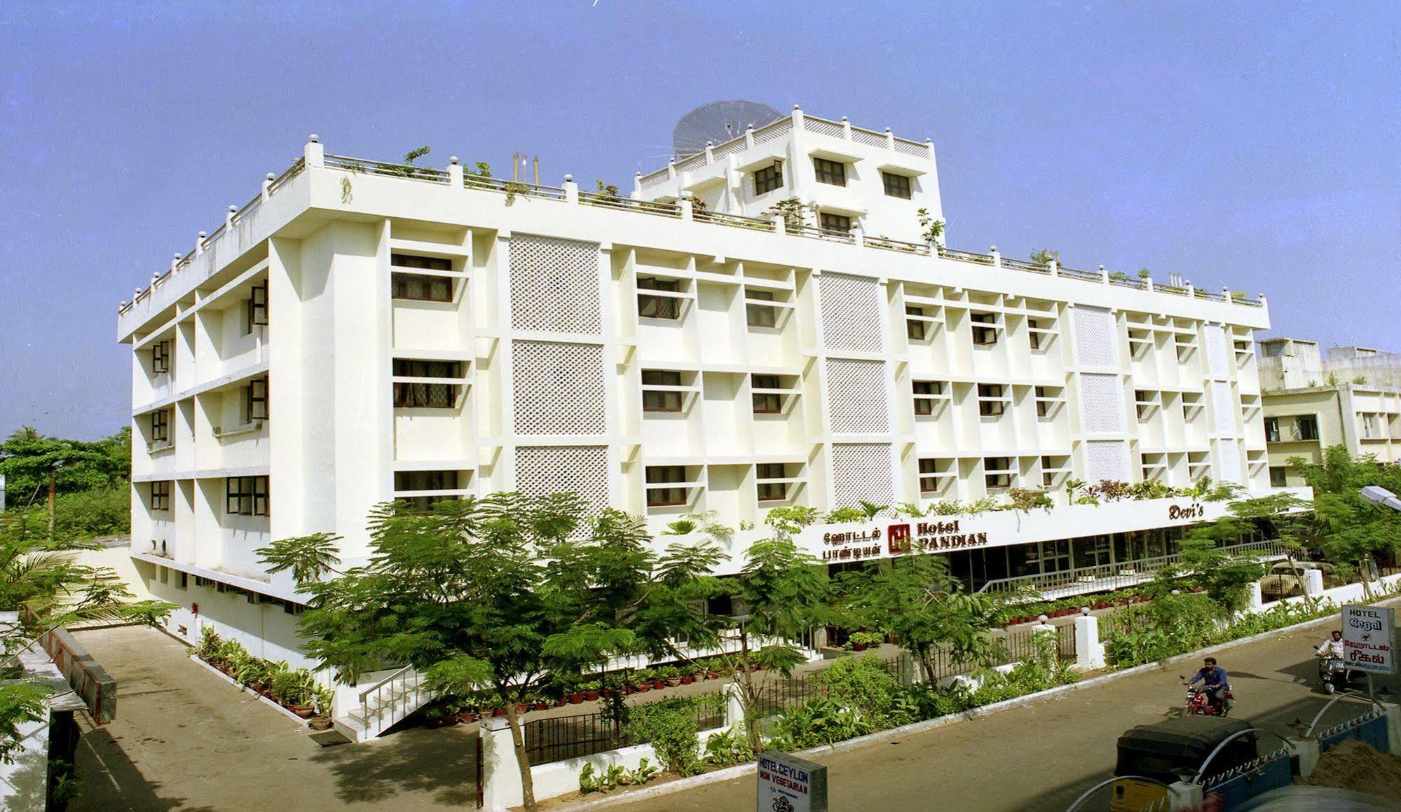 Hotel Pandian Madras Buitenkant foto